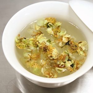 hoa-tra-shan-tuyet-ve-dep-ngu-quen-tren-dinh-nui