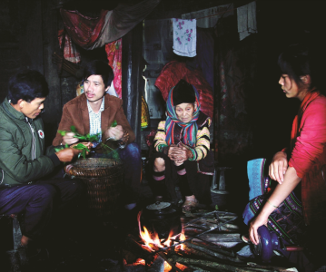 tai-sao-nguoi-hmong-phai-cung-tra-co-truoc-khi-hai