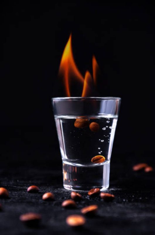 cach-uong-ca-phe-van-hoa-ruou-ngot-sambuca-cua-y