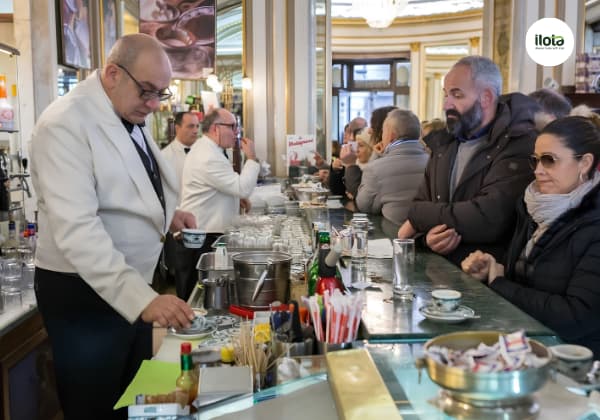 caffe-sospeso-va-van-hoa-quan-bar-naples